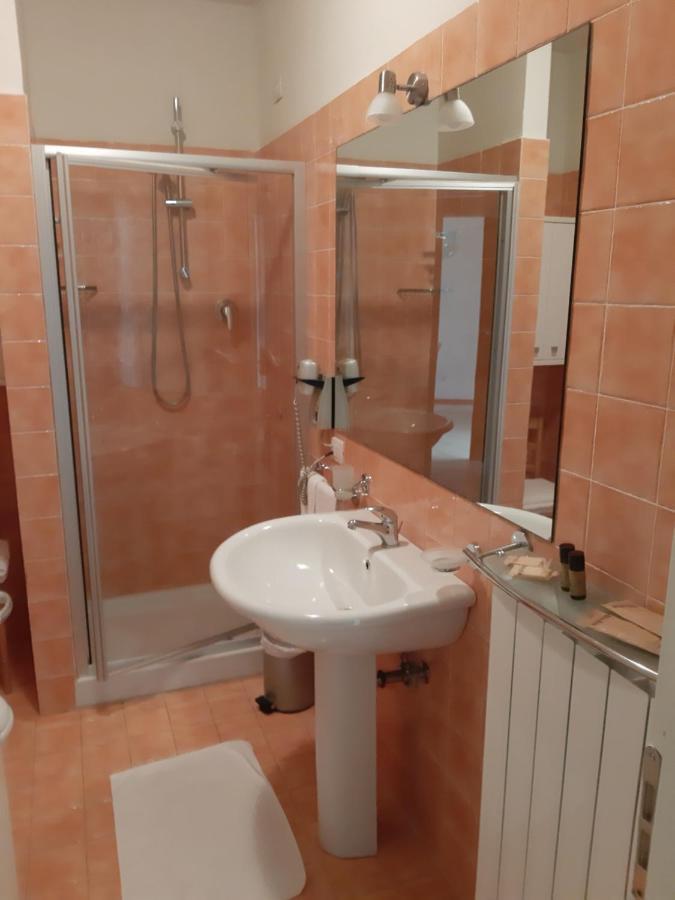 Residence Terme Di San Giacomo Sarnano Exteriör bild